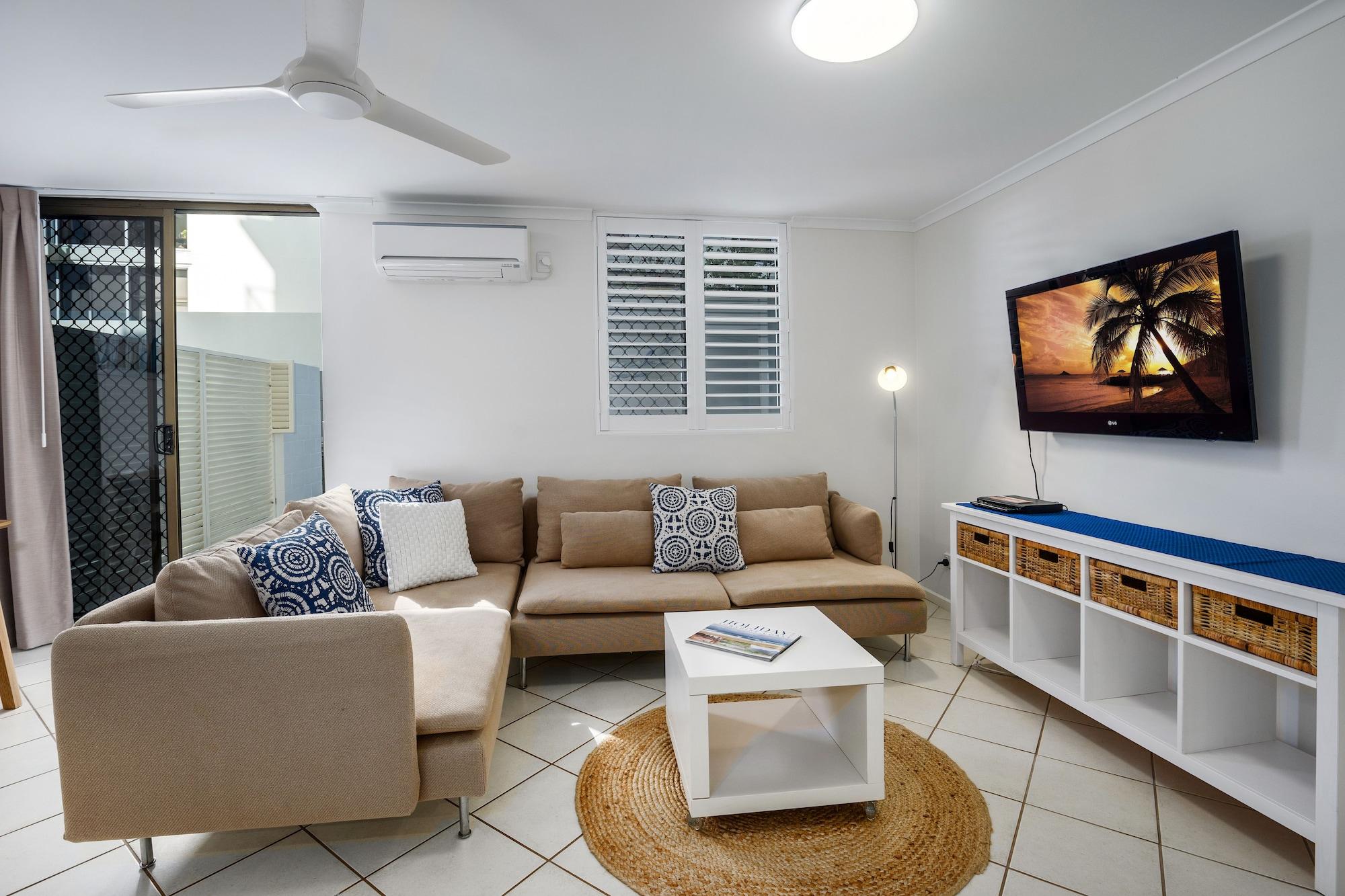 One-Bedroom Apartment Courtyard,1443289426:JPEG